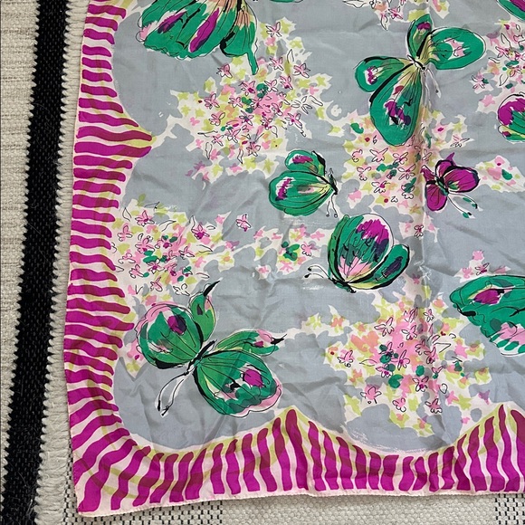 Vintage butterfly scarf - Picture 5 of 7